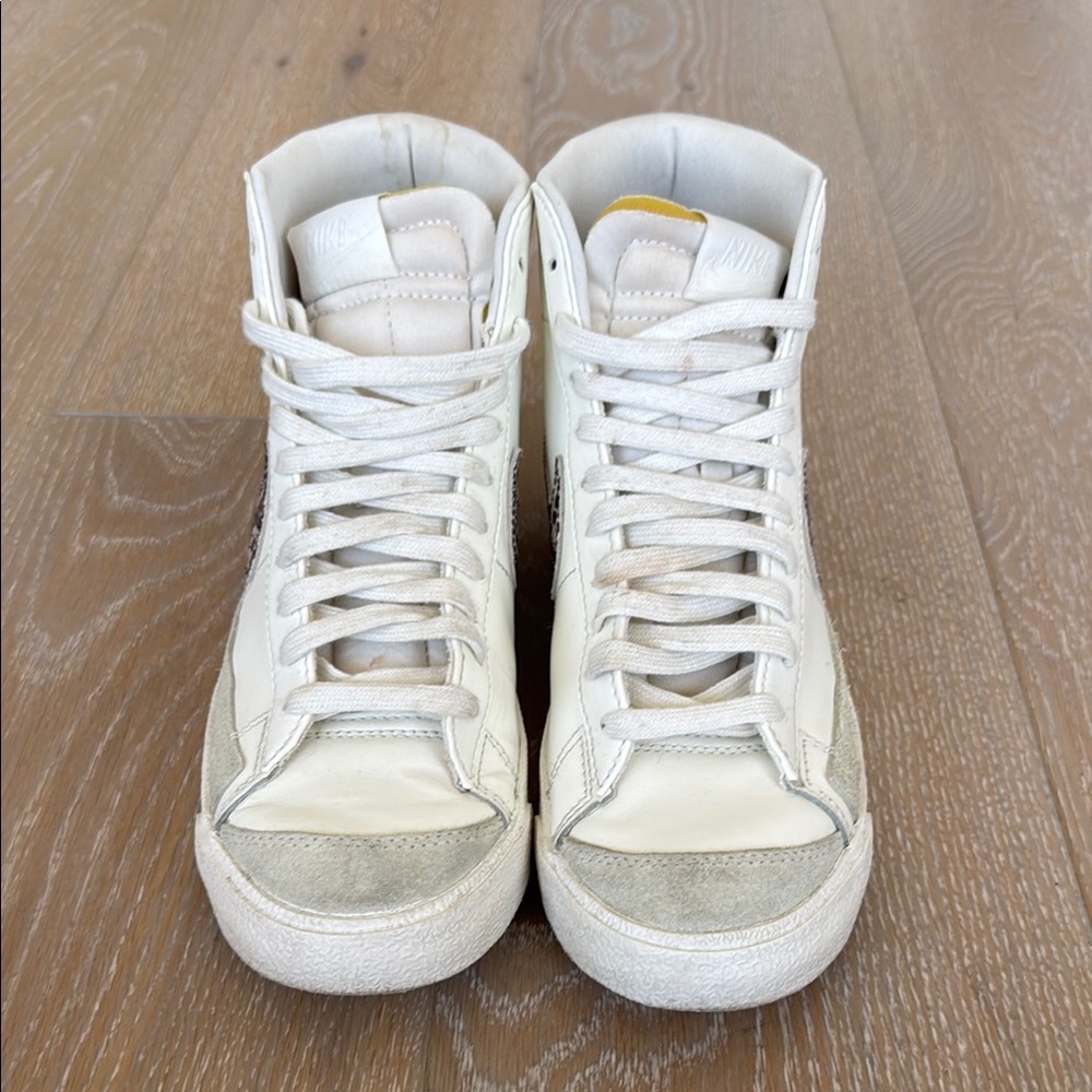 Nike Women’s Blazer Mid '77 SE in Snakeskin - Picture 2 of 6